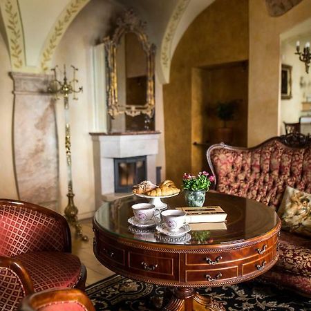 Appartamento Antique Old Town Studio By Urban Rent Vilnius Esterno foto