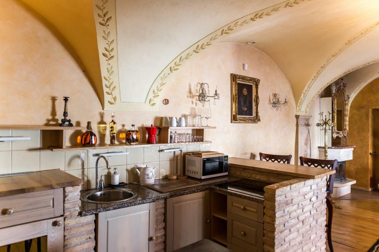 Appartamento Antique Old Town Studio By Urban Rent Vilnius Esterno foto