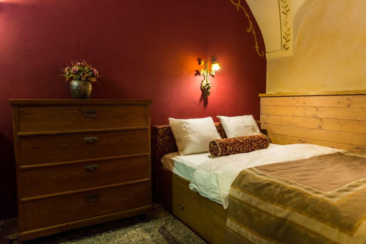 Appartamento Antique Old Town Studio By Urban Rent Vilnius Esterno foto