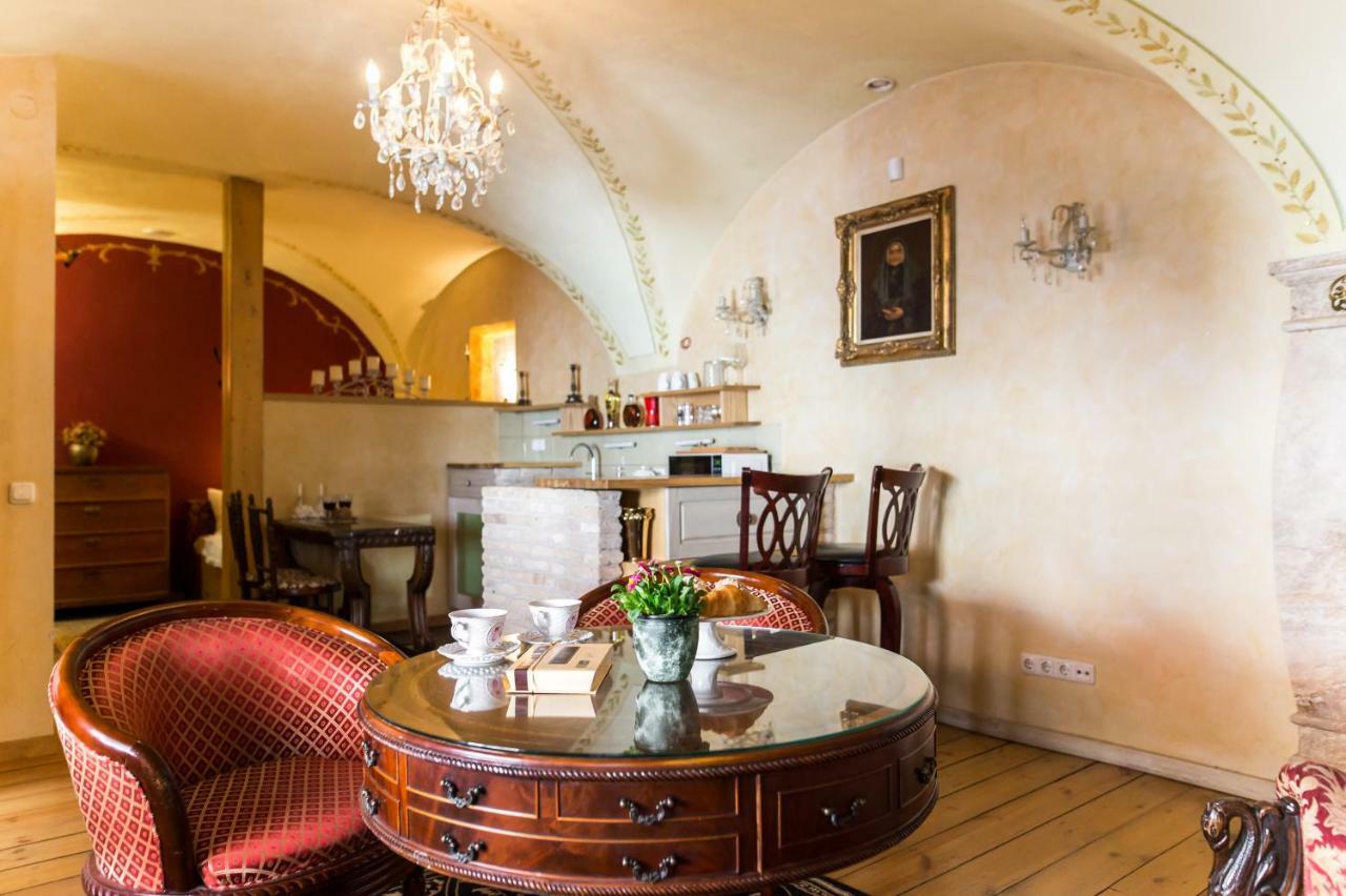 Appartamento Antique Old Town Studio By Urban Rent Vilnius Esterno foto