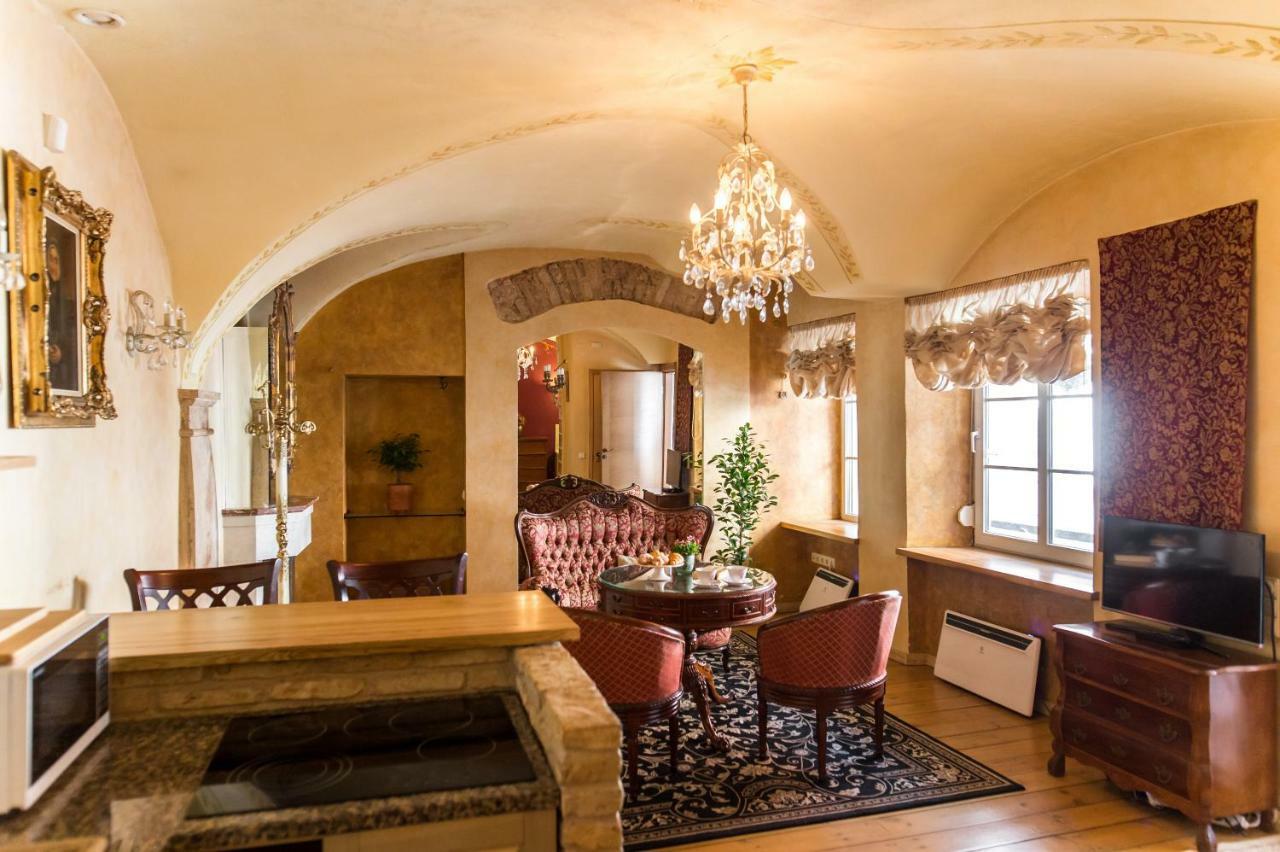 Appartamento Antique Old Town Studio By Urban Rent Vilnius Esterno foto