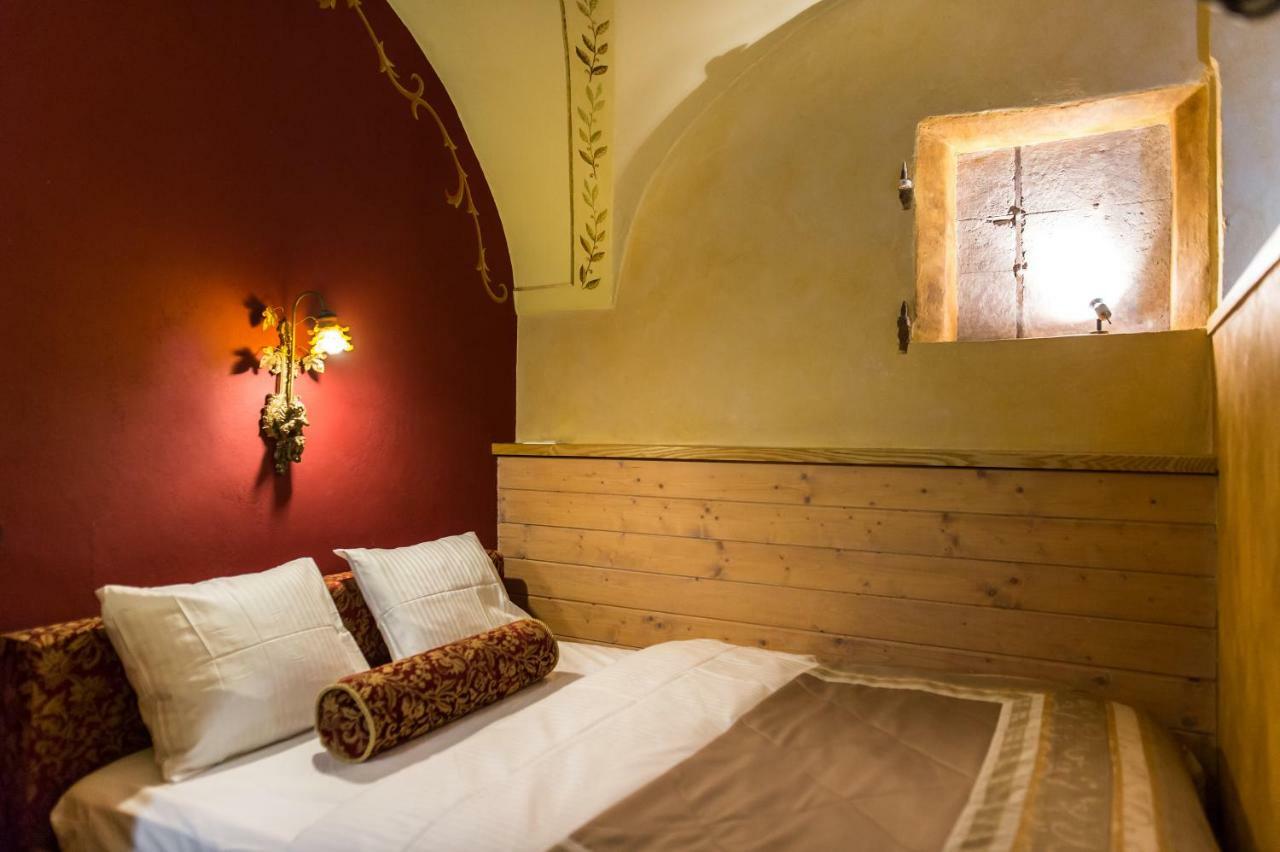 Appartamento Antique Old Town Studio By Urban Rent Vilnius Esterno foto
