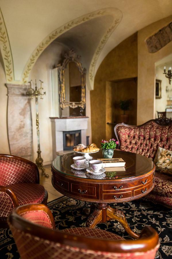 Appartamento Antique Old Town Studio By Urban Rent Vilnius Esterno foto