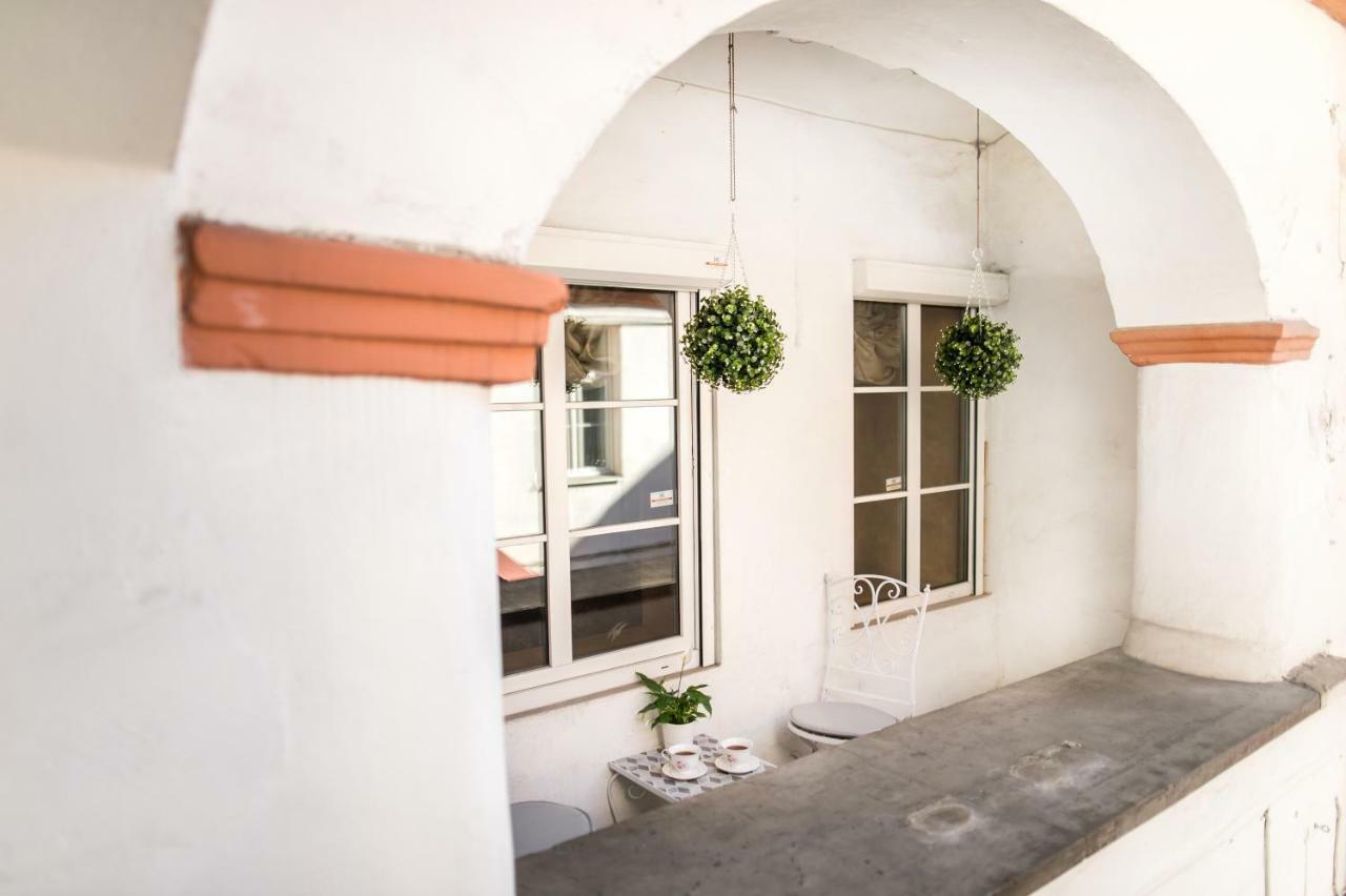 Appartamento Antique Old Town Studio By Urban Rent Vilnius Esterno foto